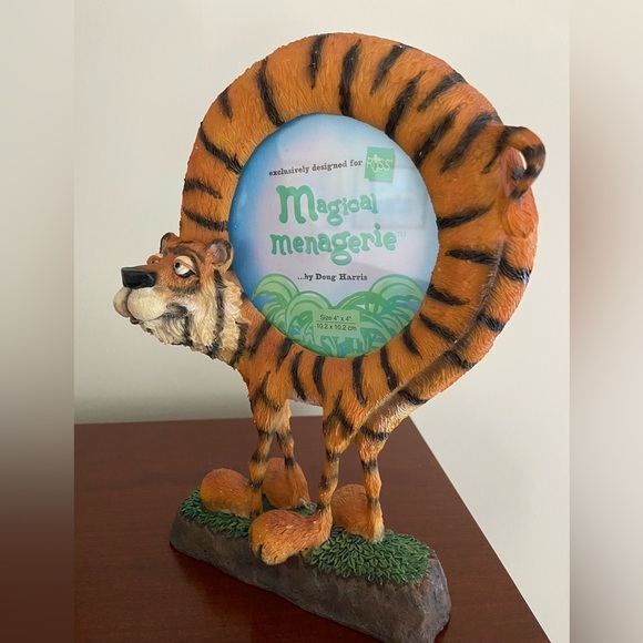 Russ Magical Menagerie Tyrone Tiger Round Picture Frame Doug Harris 4"x4" Funny - Picture 3 of 10